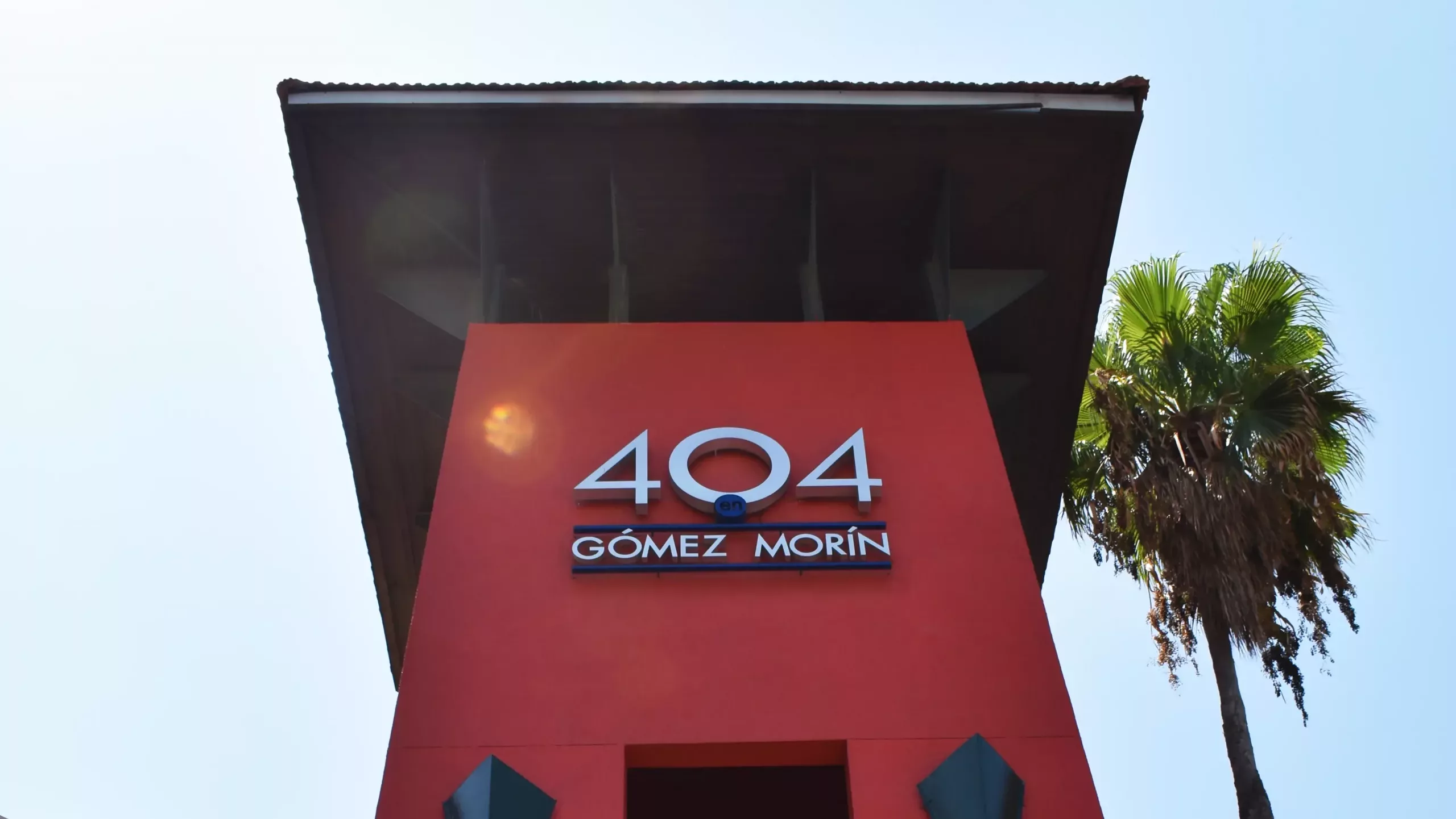 Plaza Comercial 404 en Gómez Morin, un proyecto de Terra Regia